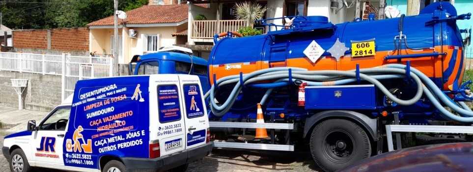 Caminhão da JR Desentupidora em Montenegro RS